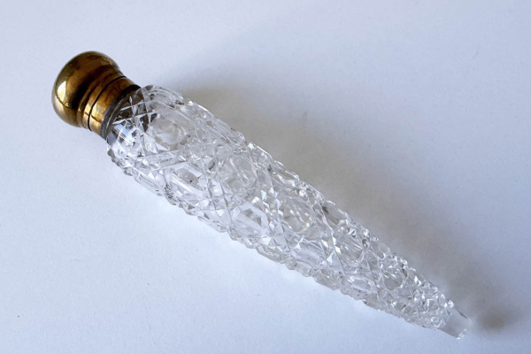 Antiek, Diamant Geslepen Kristal Parfumfles, Geurfles met Koperen Dop