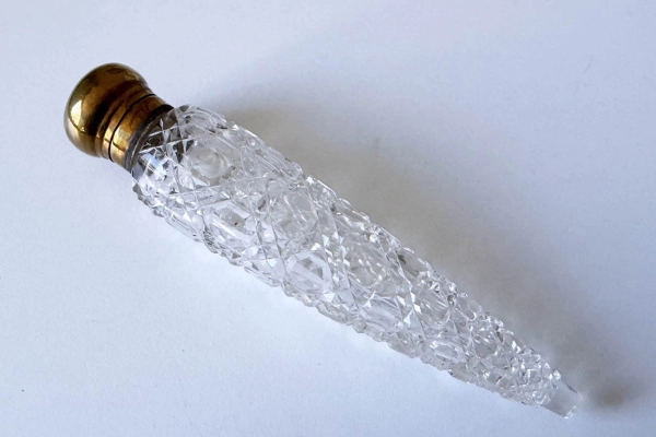 Antiek, Diamant Geslepen Kristal Parfumfles, Geurfles met Koperen Dop