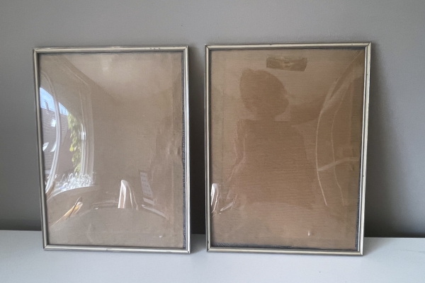 2 Vintage Fotolijsten met Bol Glas