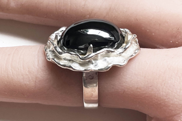 Zilveren 925 Ring met Zwarte Glanzende Steen, Open , maat 16.5