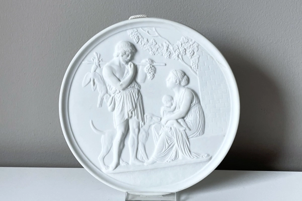 Bing Gröndahl,Denmark,  Biscuit Plauette 4003, de Val van de 4 Seizoenen
