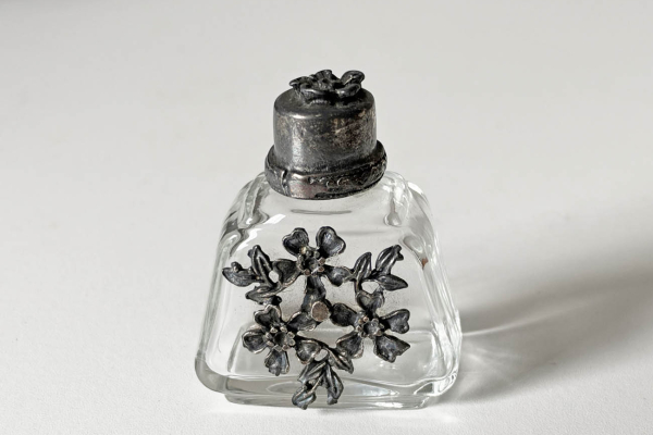 Oud Parfumflesje met Decoratie