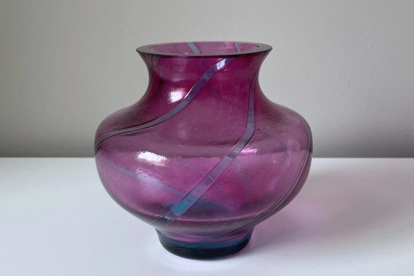 Aparte Art Glas Vaas, Purper met Blauwe Lijnen