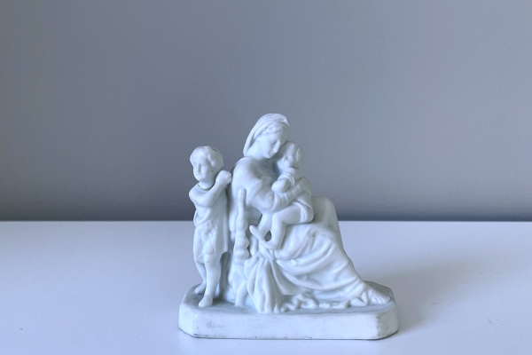 Wit Biscuit Beeldje , Maria met Christuskind en Joh. de Doper
