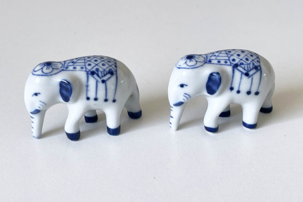 2 Kleine Porseleinen Olifantjes