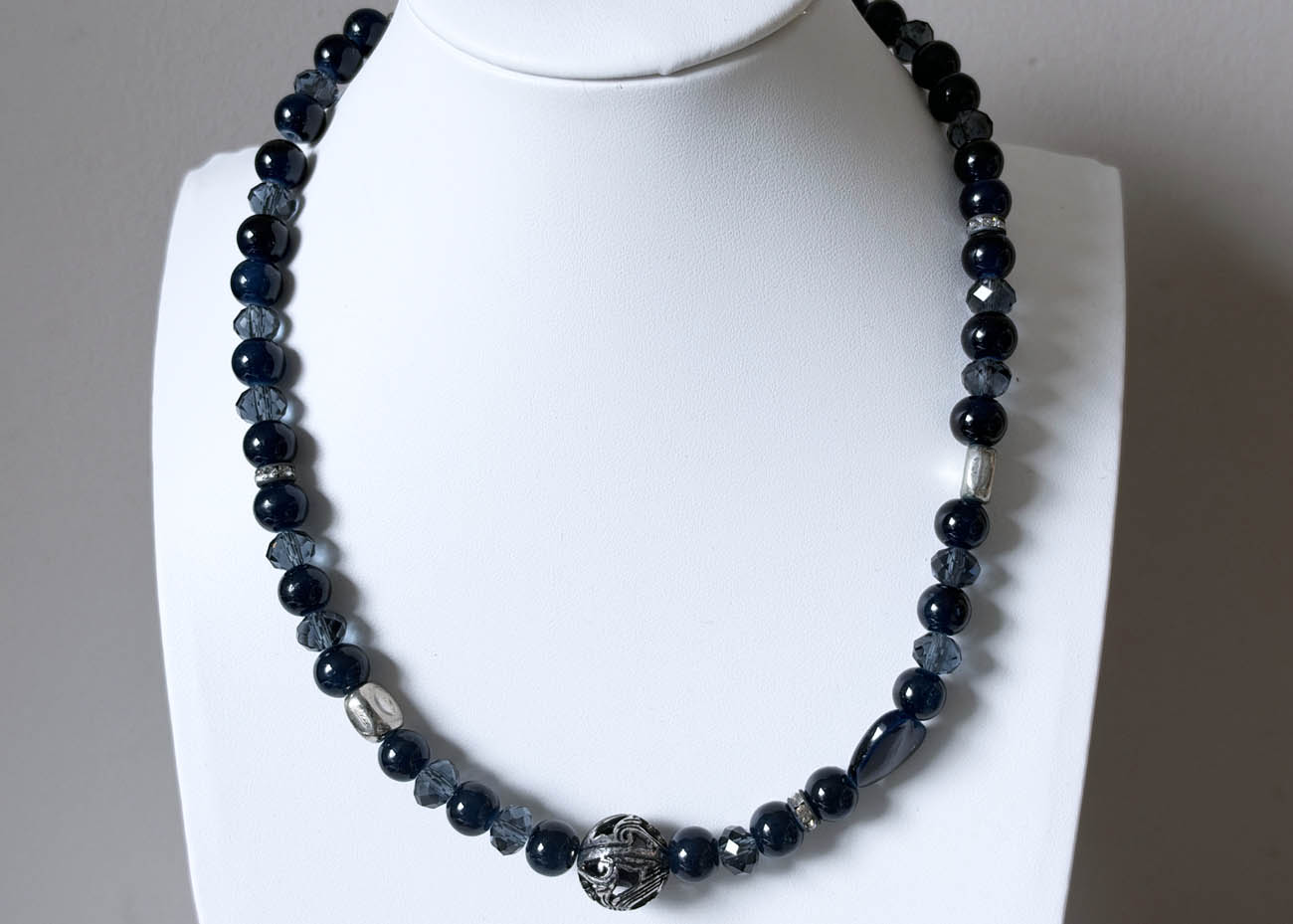 blauwe kralen ketting z. bolletje3