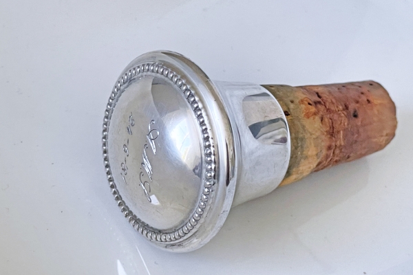 Hollands Zilveren Sierkurk/Flessenstop met Inscriptie