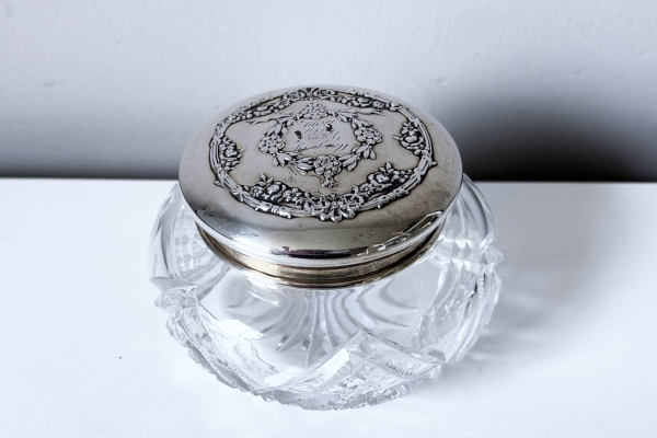 Flinke Kristallen Kaptafelpot ,Zilveren Deksel, 1899, Bailey, Banks & Biddle