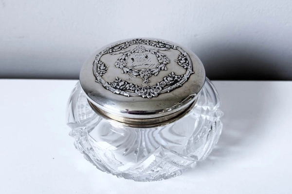 Flinke Kristallen Kaptafelpot ,Zilveren Deksel, 1899, Bailey, Banks & Biddle