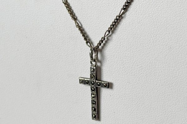 Zilveren Ketting met Hanger Kruis met Markasietjes