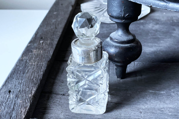 Antiek Kristallen Parfumflesje met Engels Zilveren Hals