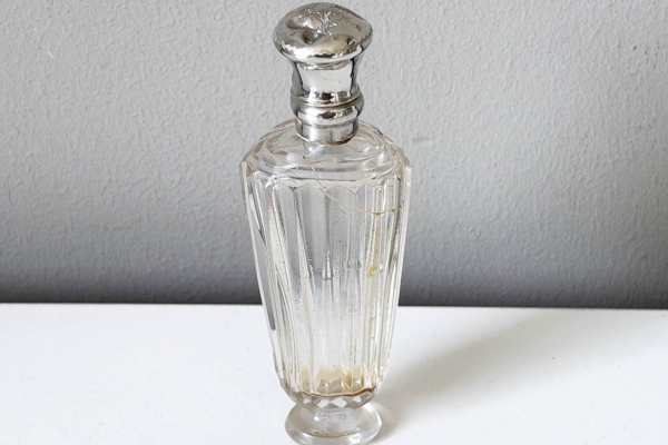 Antiek Hollands Kristallen Parfumflesje met Zilveren Dopje met..