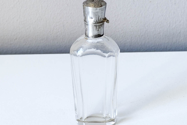 Antiek Kristallen Parfumflesje met Zilveren Dop