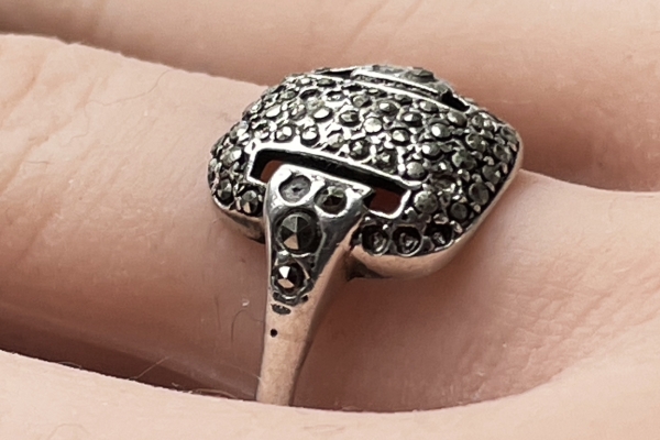 Zilveren Ring , 18.5/18 met Markasietjes