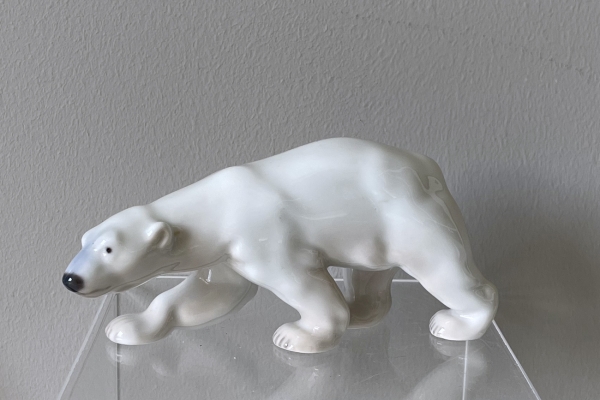 Polar Bear walking, Bing & Grondahl figurine no. 2218