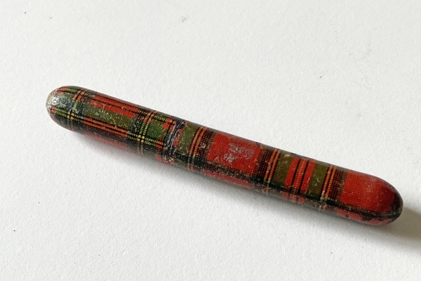 Naaldenkoker Tartanware