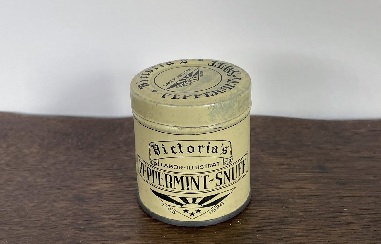 victorias peppermint snuff 2