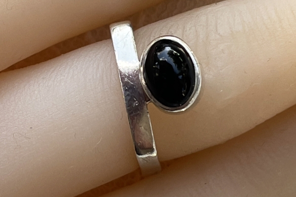 "Vierhoekige" Zilveren Ring met Onyx Steentje