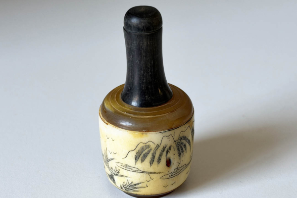 Vintage Chinese Snuffbottle