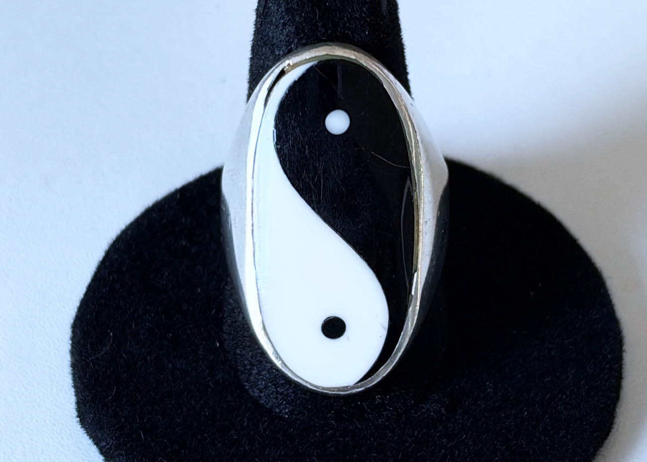 yin yangs ring z.2